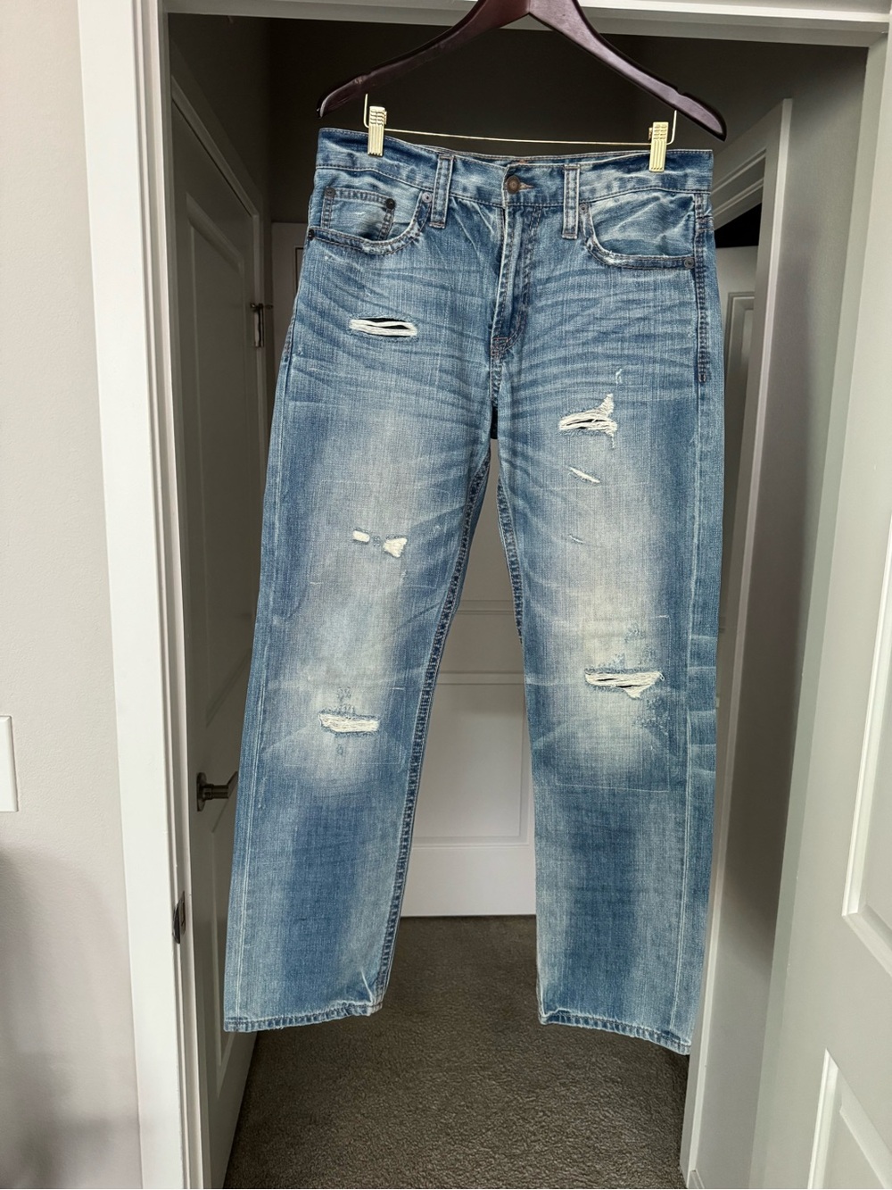 American Eagle Outfitters Light Blue Distressed Relaxed Jeans 34x32
